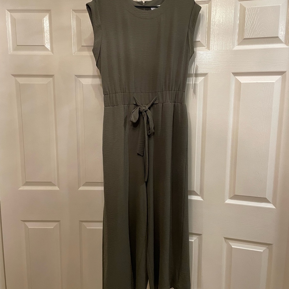 CALVIN KLEIN
Sleeveless Wide Leg Jumpsuit With Waist Tie Detail